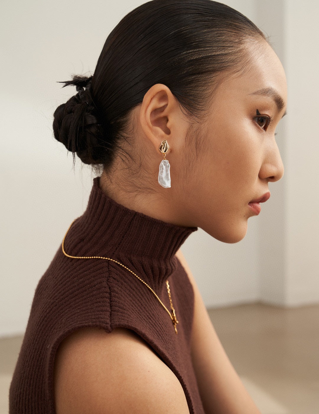 Sterling Silver Baroque Pearl Earrings made from S925 silver, featuring irregularly shaped natural baroque pearls. Approximately 44mm high and 12mm wide, available in white gold or vintage gold finishes, these earrings offer a sophisticated and elegant accessory.
