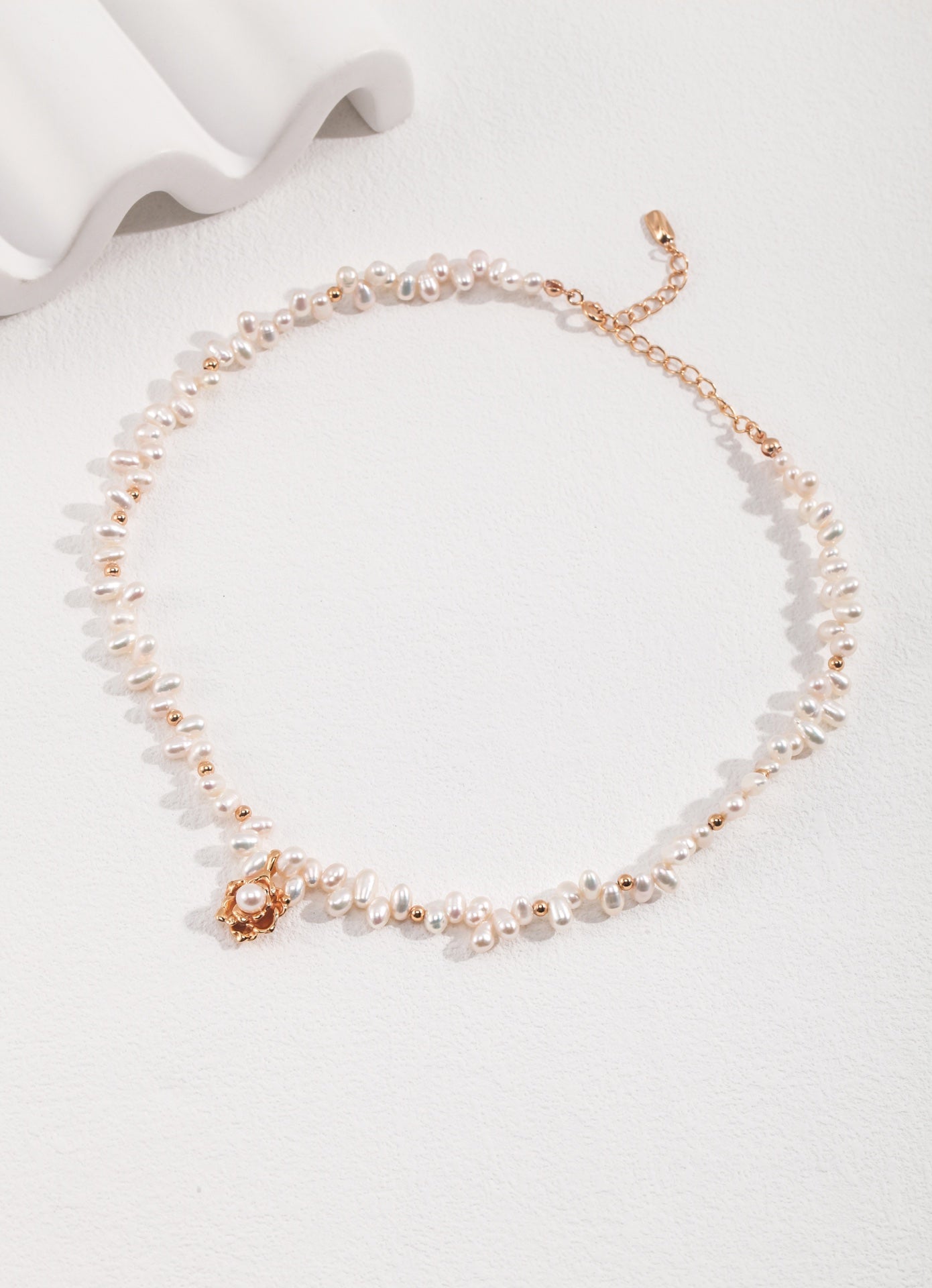 Chic camellia pendant necklace crafted from S925 silver with a vintage gold finish. The necklace features a 38cm chain with a 6cm extension and a beautifully detailed camellia pendant measuring 12.5mm in height, 12mm in width, and 5mm in thickness, adorned with 3mm to 4mm pearls. 