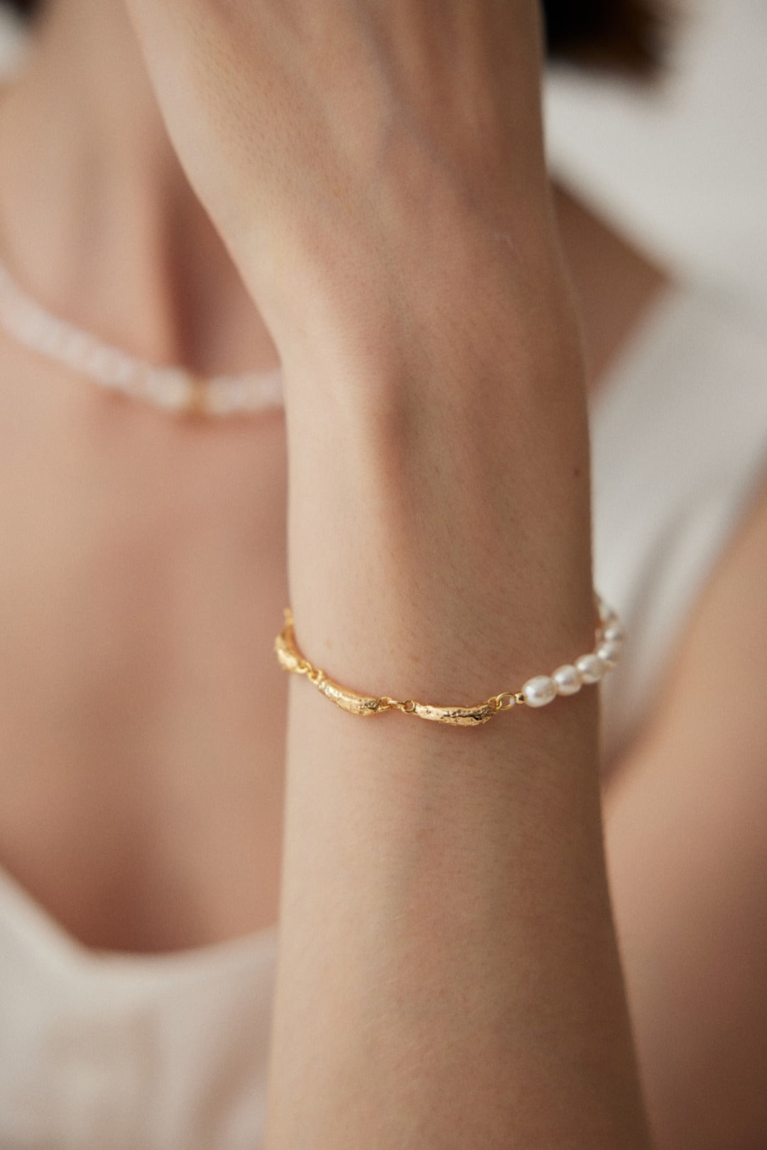 Elegant Half Pearl Half Gold Natural Pearl Bracelet crafted from S925 silver and natural pearls, finished in vintage gold. The bracelet measures approximately 16.5cm with a 4cm extension chain. Each pearl is about 5mm in size, while the silver accents are approximately 3mm x 4mm. This delicate design alternates between pearls and silver pieces, offering a perfect balance of classic charm and modern sophistication.