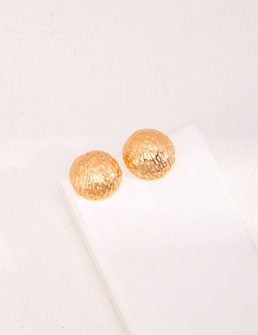 Minimalist textured hand-carved round earrings in 925 silver with a K gold finish, showcasing a unique tree grain and hammer grain design, 17mm wide, embodying vintage French elegance.