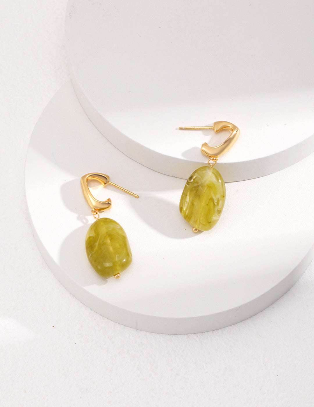 Stylish Modern Green Resin Sterling Silver Earrings crafted from high-quality 925 silver with a vintage gold finish. Each earring measures approximately 3.8cm in height and features vibrant green resin that embodies the essence of nature. A perfect blend of contemporary fashion and natural beauty, ideal for adding a unique touch to any outfit.