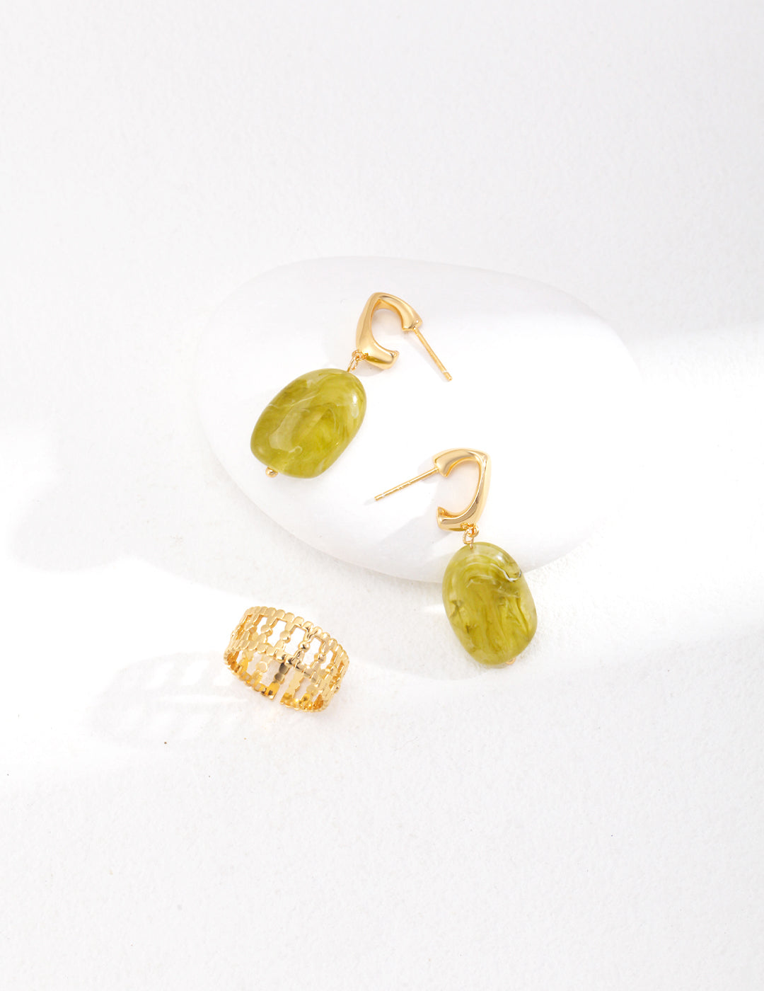 Stylish Modern Green Resin Sterling Silver Earrings crafted from high-quality 925 silver with a vintage gold finish. Each earring measures approximately 3.8cm in height and features vibrant green resin that embodies the essence of nature. A perfect blend of contemporary fashion and natural beauty, ideal for adding a unique touch to any outfit.