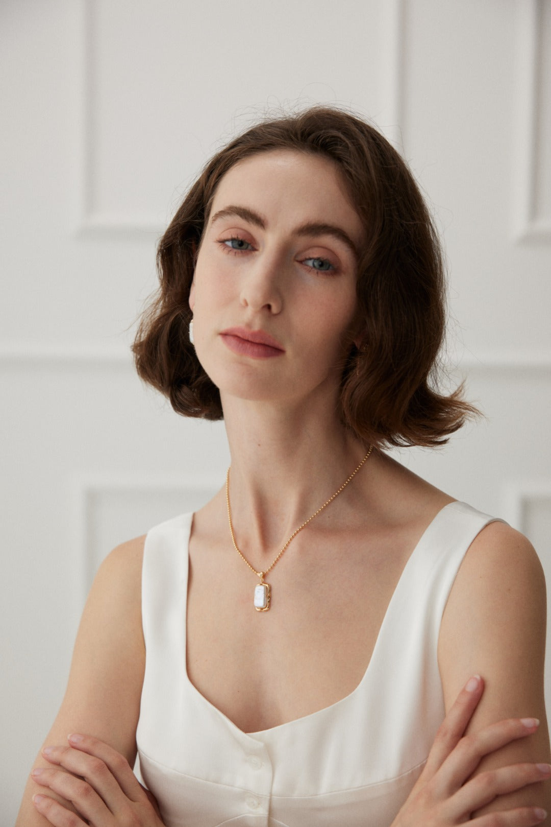 Natural rectangle baroque pearl necklace crafted from high-quality 925 silver with a vintage gold finish. This necklace features a unique rectangular baroque pearl pendant, measuring approximately 2cm high and 1cm wide, adding a modern twist to classic elegance. With a chain length of 39cm plus a 6cm extension, this necklace is perfect for everyday wear or special occasions, making it an ideal accessory for any jewelry collection.