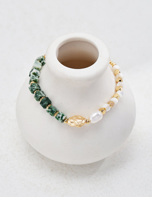 Qinghai Jade Bracelet featuring calming green jade, adorned with lustrous pearls and mother-of-pearl accents. Made from 925 silver with a retro gold finish, it has an adjustable chain length of approximately 15cm + 4cm extension. Perfect for everyday wear or special occasions.