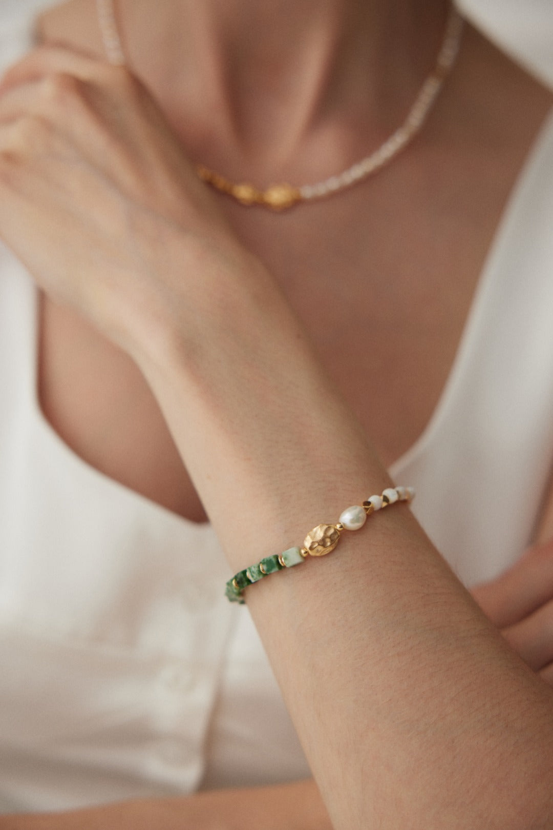 Qinghai Jade Bracelet featuring calming green jade, adorned with lustrous pearls and mother-of-pearl accents. Made from 925 silver with a retro gold finish, it has an adjustable chain length of approximately 15cm + 4cm extension. Perfect for everyday wear or special occasions.