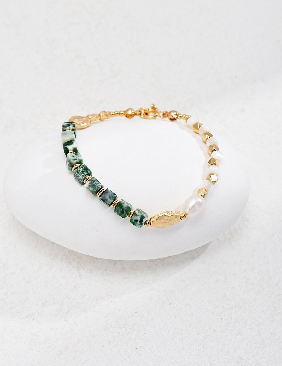 Qinghai Jade Bracelet featuring calming green jade, adorned with lustrous pearls and mother-of-pearl accents. Made from 925 silver with a retro gold finish, it has an adjustable chain length of approximately 15cm + 4cm extension. Perfect for everyday wear or special occasions.