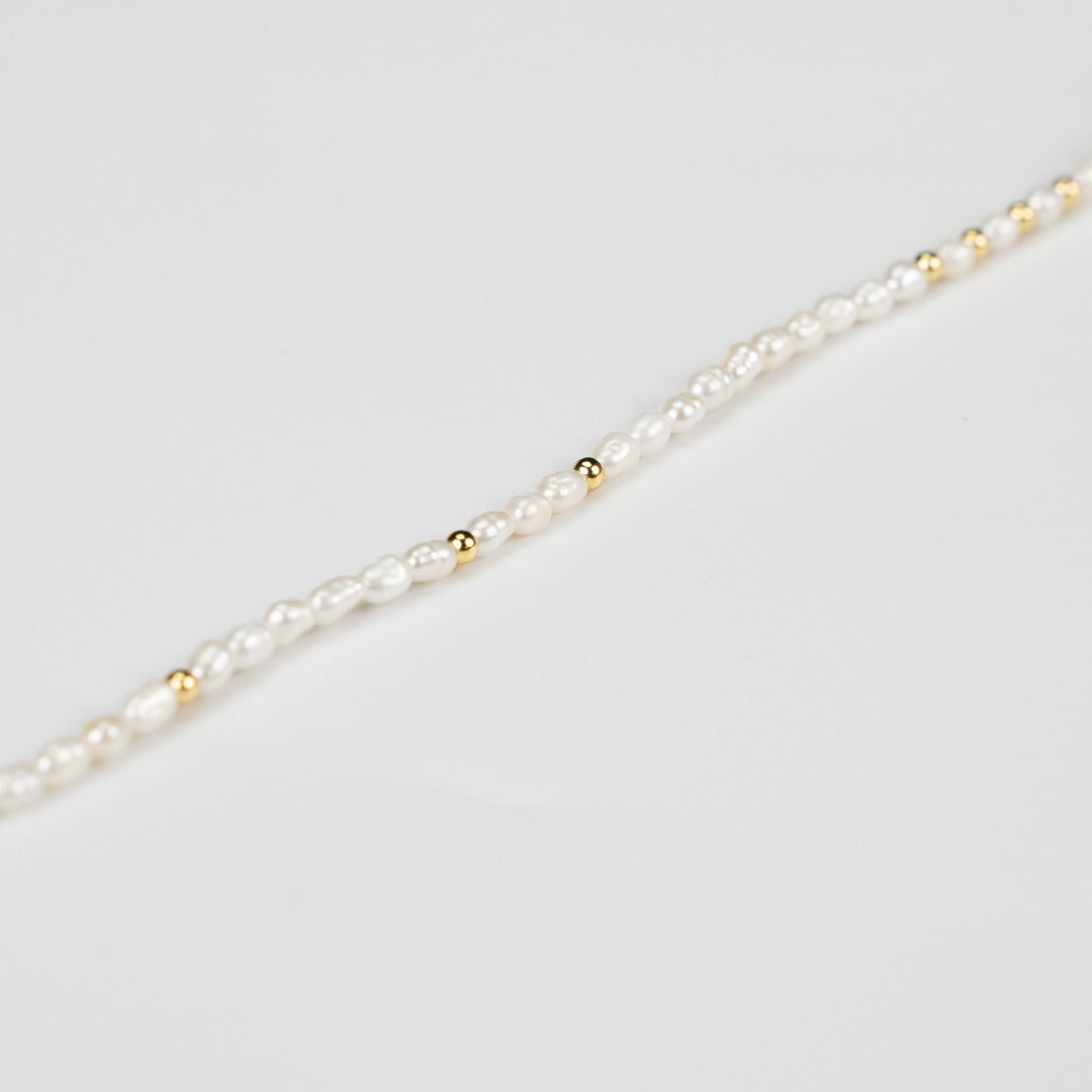 Sterling silver necklace featuring stone-shaped baroque pearls, inspired by morning dew. Crafted with S925 silver and K gold finish, with rice pearls and baroque pearls for a dreamlike elegance.