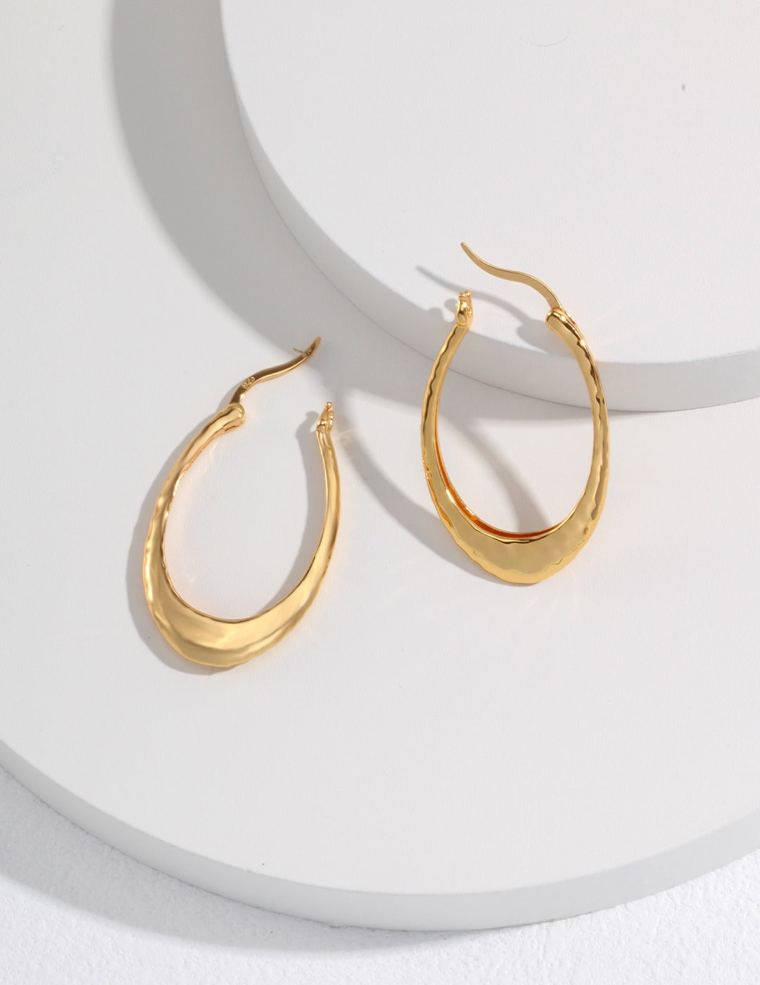 Sterling silver circle unique earrings in S925 silver, available in white gold and retro gold finishes, 33mm in height and 22mm in width, featuring minimalist French style for a chic, understated elegance.