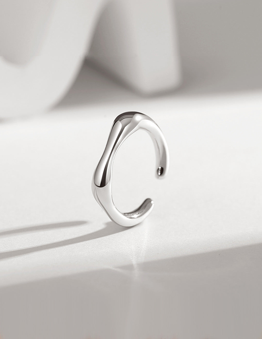 Sterling Silver Simple Open Ring in S925 silver with platinum and retro gold finish. Adjustable to fit sizes 7-11, with a sleek 2mm width, this minimalist ring offers timeless elegance for both casual and formal wear.