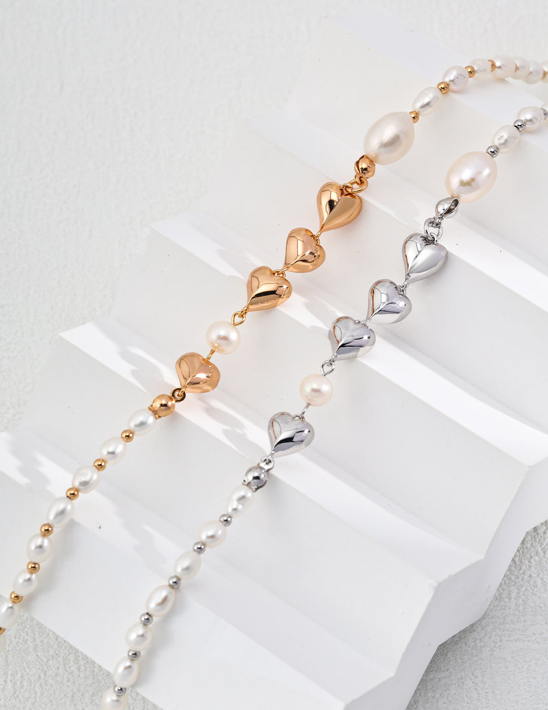 Adjustable 925 Sterling Silver Natural Pearl Love Necklace in vintage gold or white gold finish, featuring elegant pearls in various sizes. Perfect for both everyday wear and special occasions, symbolizing love and sophistication.