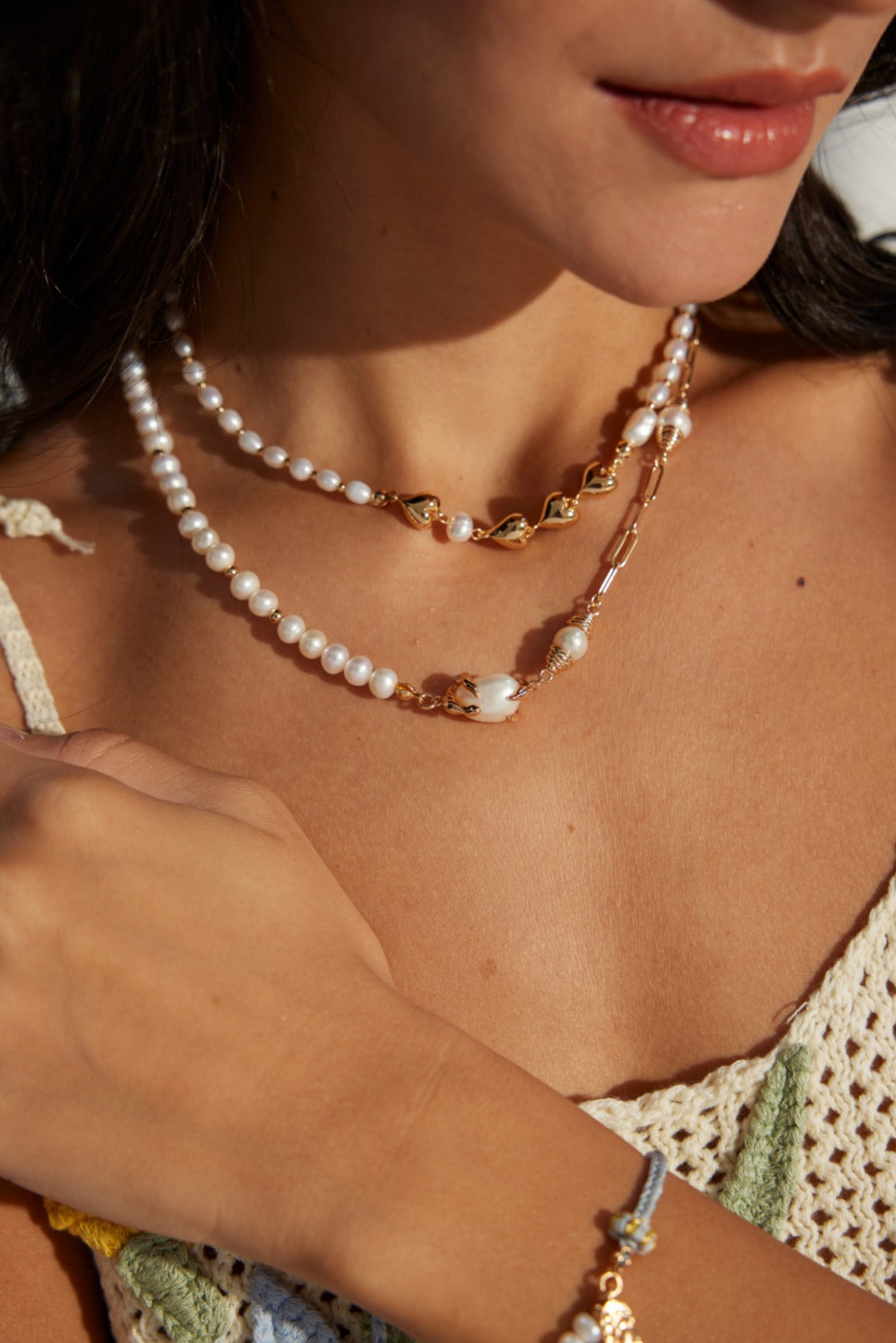 Adjustable 925 Sterling Silver Natural Pearl Love Necklace in vintage gold or white gold finish, featuring elegant pearls in various sizes. Perfect for both everyday wear and special occasions, symbolizing love and sophistication.