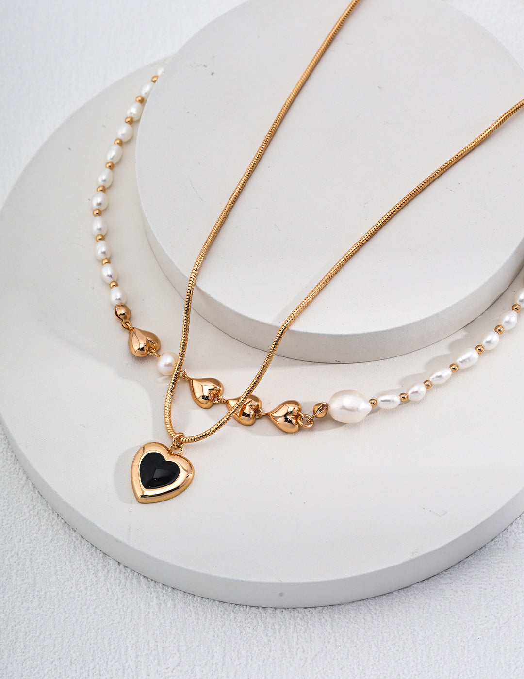 Adjustable 925 Sterling Silver Natural Pearl Love Necklace in vintage gold or white gold finish, featuring elegant pearls in various sizes. Perfect for both everyday wear and special occasions, symbolizing love and sophistication.