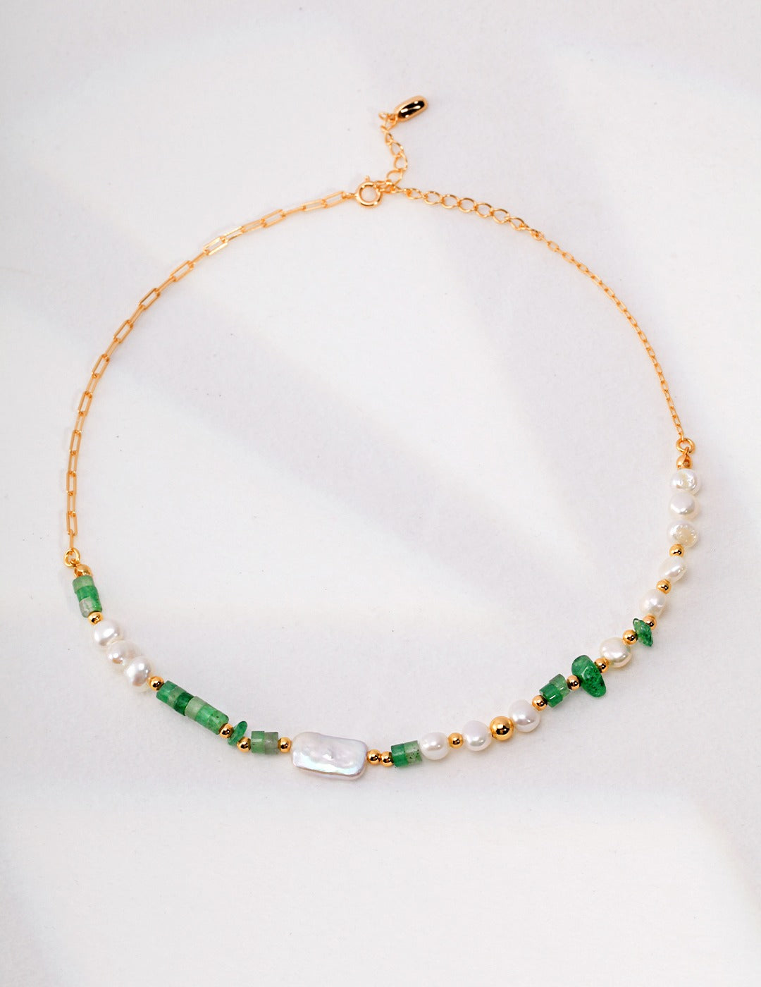 Sterling Silver Pearl Necklace featuring natural pearls, aventurine, and green strawberry crystal gravel. Crafted from S925 silver with a vintage gold finish, it has an adjustable chain length of 38cm plus a 6cm extension, perfect for layering or wearing alone.