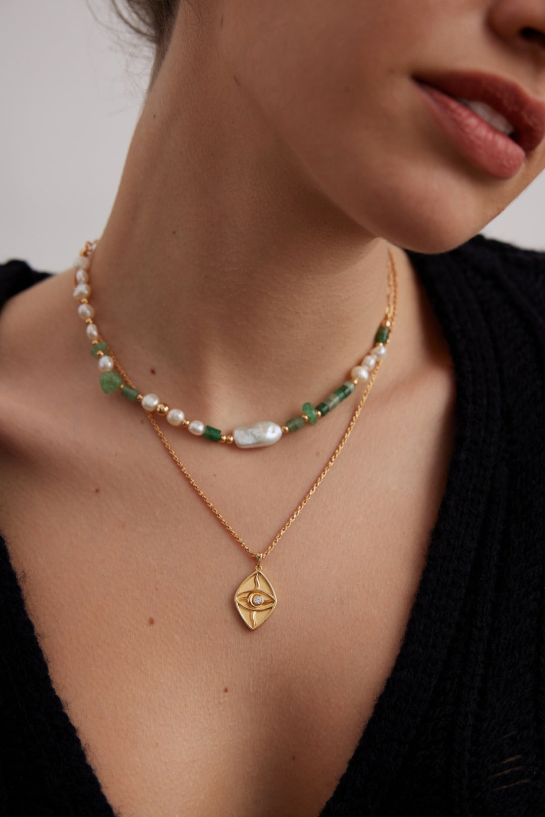 Sterling Silver Pearl Necklace featuring natural pearls, aventurine, and green strawberry crystal gravel. Crafted from S925 silver with a vintage gold finish, it has an adjustable chain length of 38cm plus a 6cm extension, perfect for layering or wearing alone.