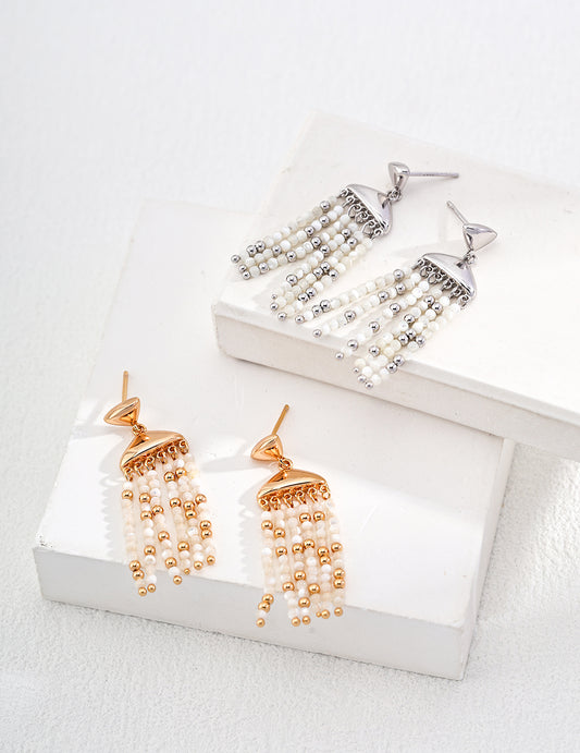 Elegant earrings crafted from high-quality 925 sterling silver, featuring delicate 2mm silver shell accents. Available in vintage gold and white gold finishes, these 4cm high earrings offer a lightweight design for all-day comfort while providing a polished and sophisticated look.