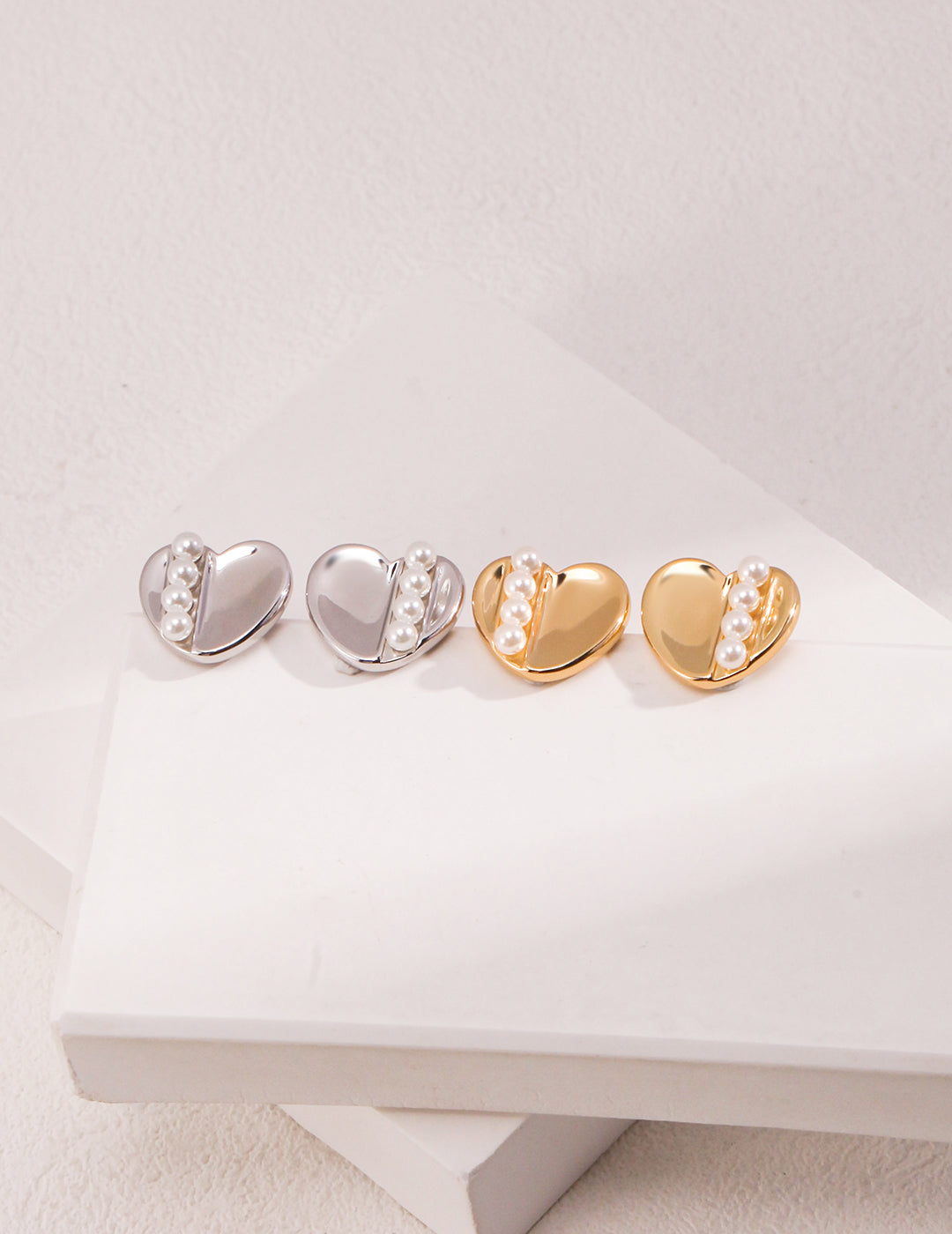 Charming Sterling Silver Shell Bead Earrings featuring heart-shaped designs crafted from high-quality 925 silver with vintage gold and white gold finishes. Each earring is approximately 1.5cm wide and adorned with delicate shell beads measuring about 3.2mm, adding a touch of cuteness and elegance suitable for both casual and special occasions.