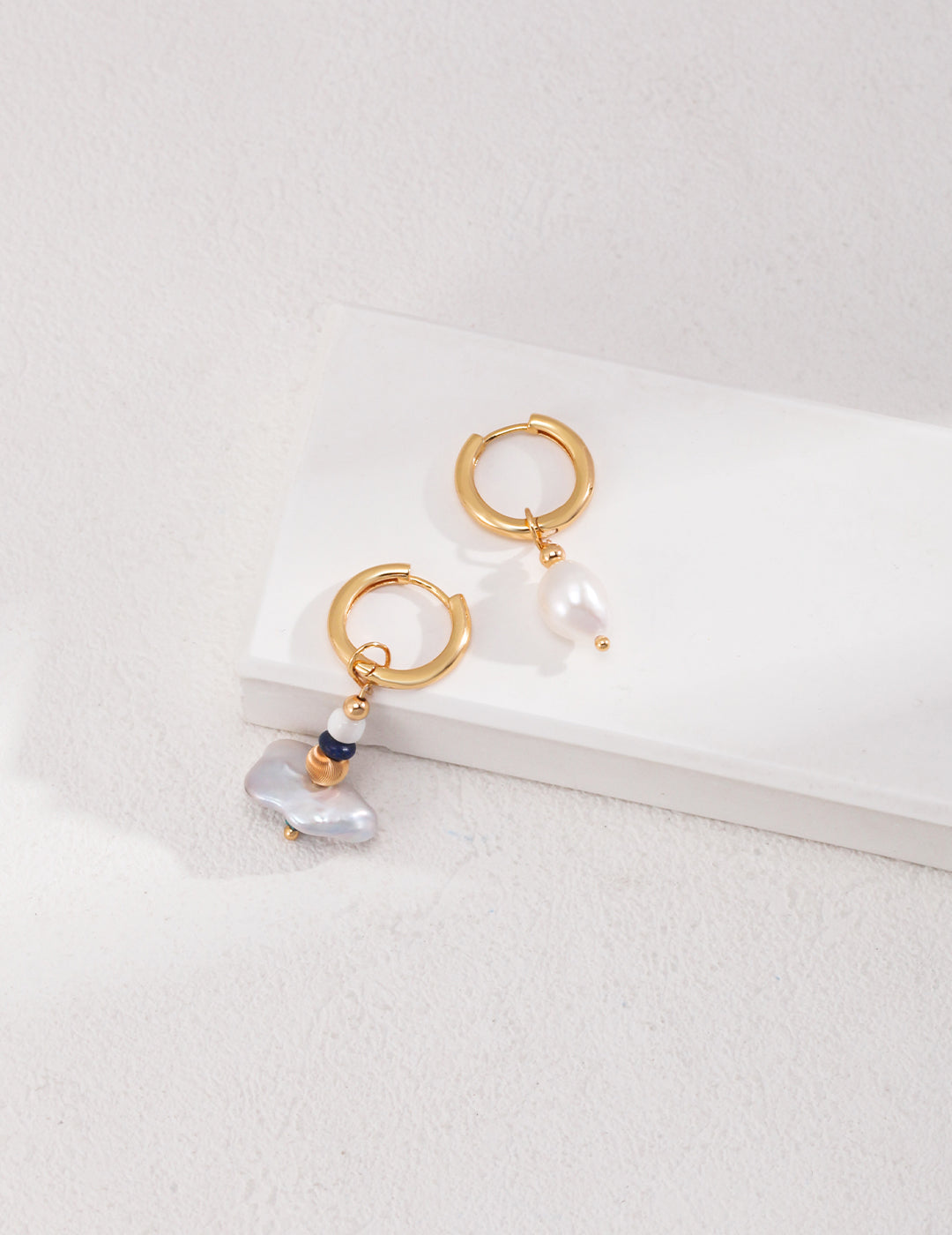 Handcrafted necklace in vintage gold finish, featuring 925 silver with pearls, lapis lazuli, phoenix pine, and mother-of-pearl. The design includes irregular pearls, a 4cm main pendant, and a 3.5cm smaller pendant, creating a sophisticated and unique look.