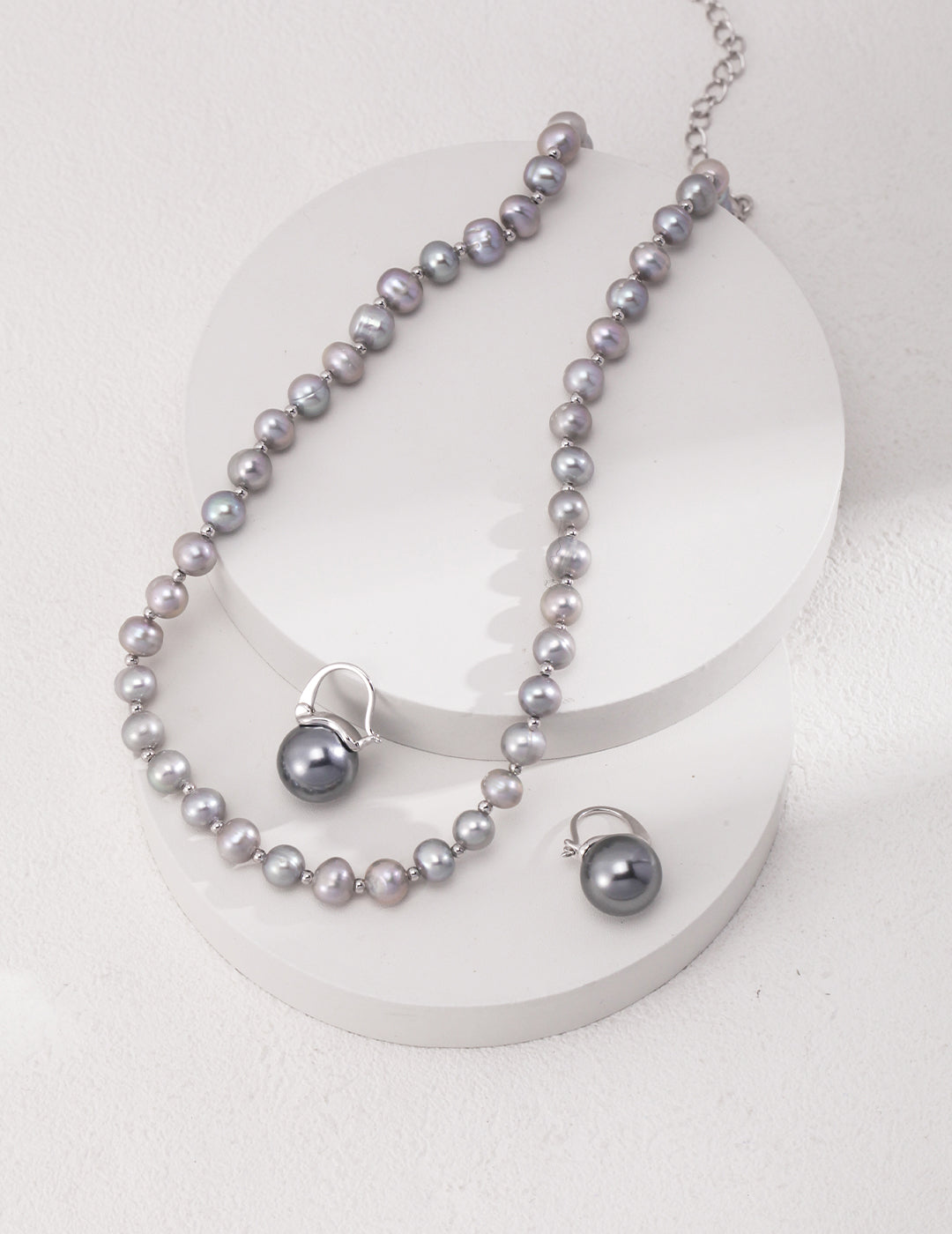 Elegant necklace crafted from high-quality 925 silver and finished in white gold, featuring a lustrous natural pearl approximately 6.3mm in size. The chain length is 37cm with a 7cm extension, allowing for an adjustable fit suitable for any occasion.